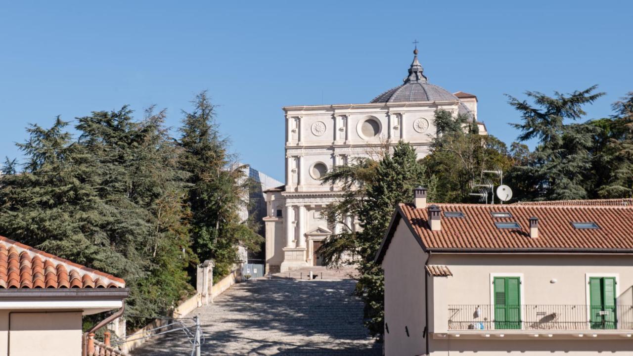 Dimora Fortebraccio Panzió LʼAquila Kültér fotó